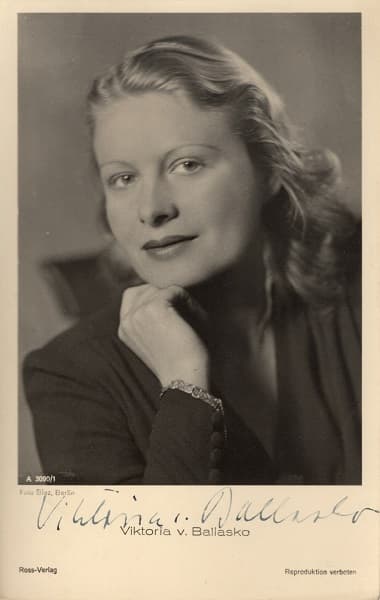 Victoria von Ballasko (AK) (1)